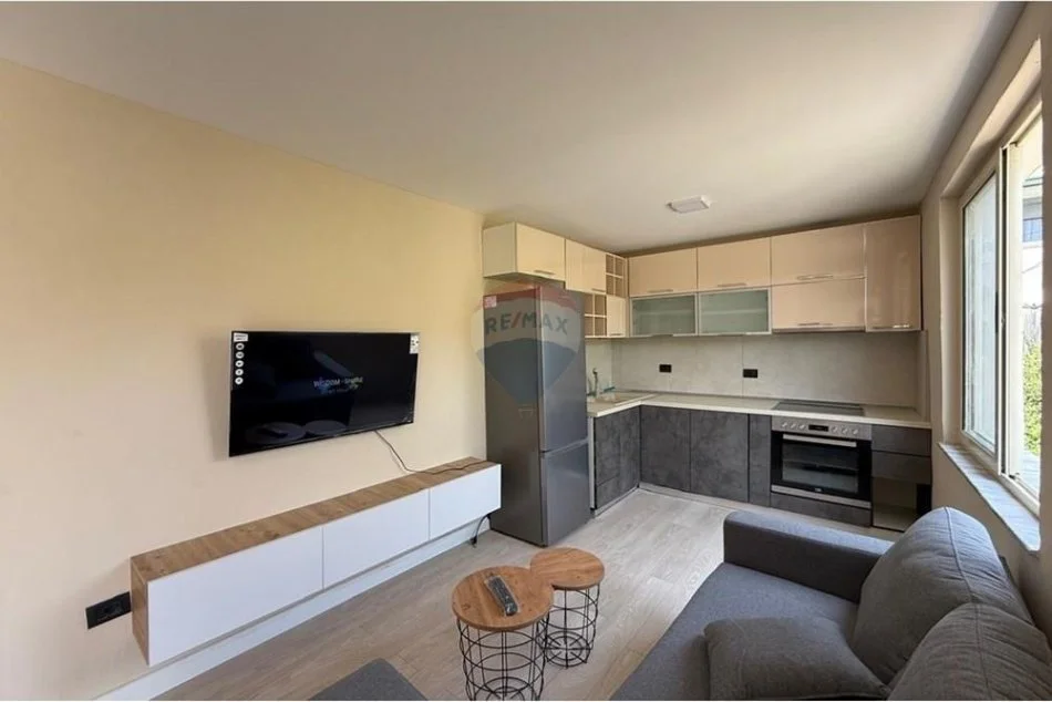 Tirane, jepet me qera apartament 2+1+Ballkon Kati 2, 65 m² 470 € (Selite)