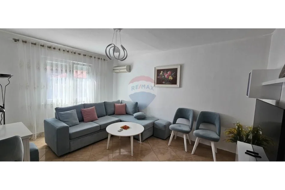 Tirane, jepet me qera apartament 1+1 , 600 € (21 DHJETORI)