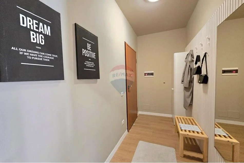 Tirane, jepet me qera apartament 1+1 Kati 4, 85 m² 830 € (9 Katëshet, Tiranë)