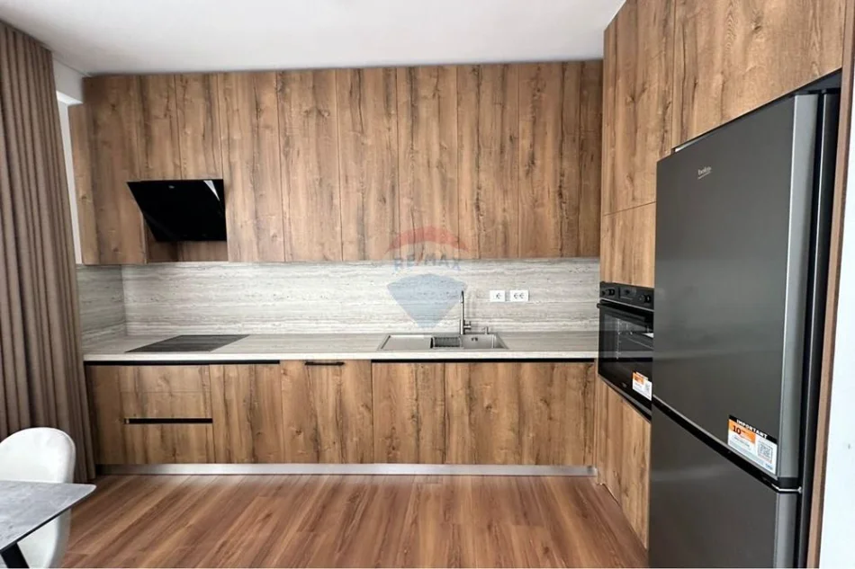 Tirane, jepet me qera apartament 2+1+Ballkon , 800 € 