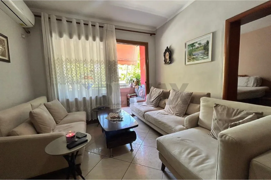 Vlore, jepet me qera apartament 2+1 Kati 2, 120 m² 600 € (Blv.Isamil Qemali, Vlore)
