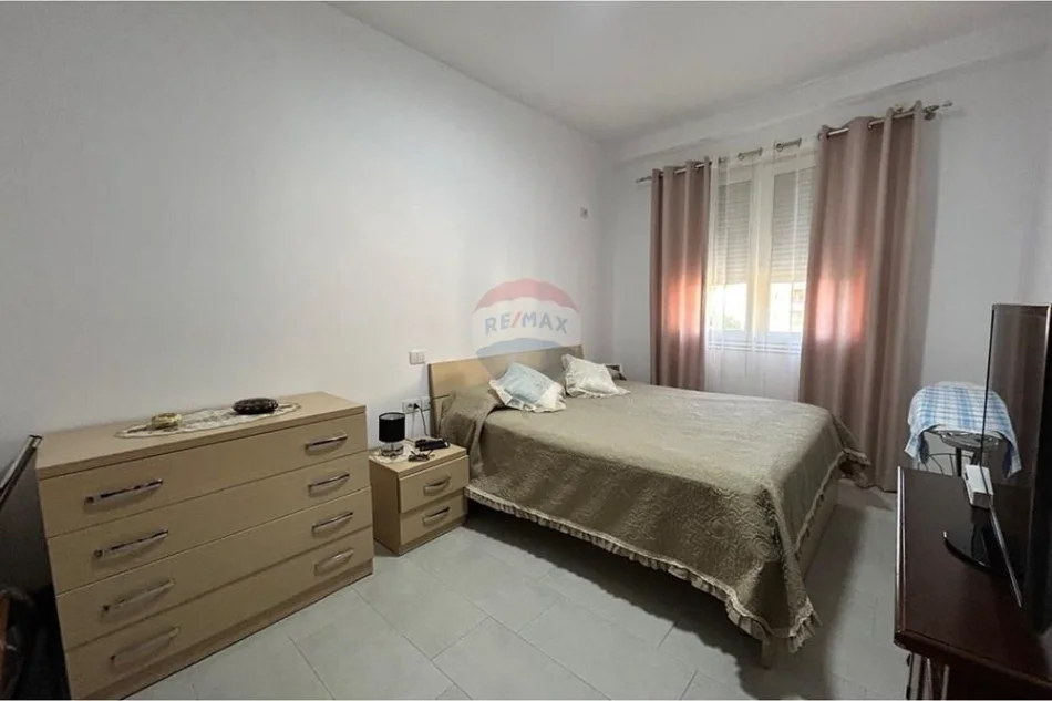 Vlore - Lungomare, jepet me qera apartament Kati 2, 120 m² 600 € (Rruga Cameria, Lungomare, Vlore)