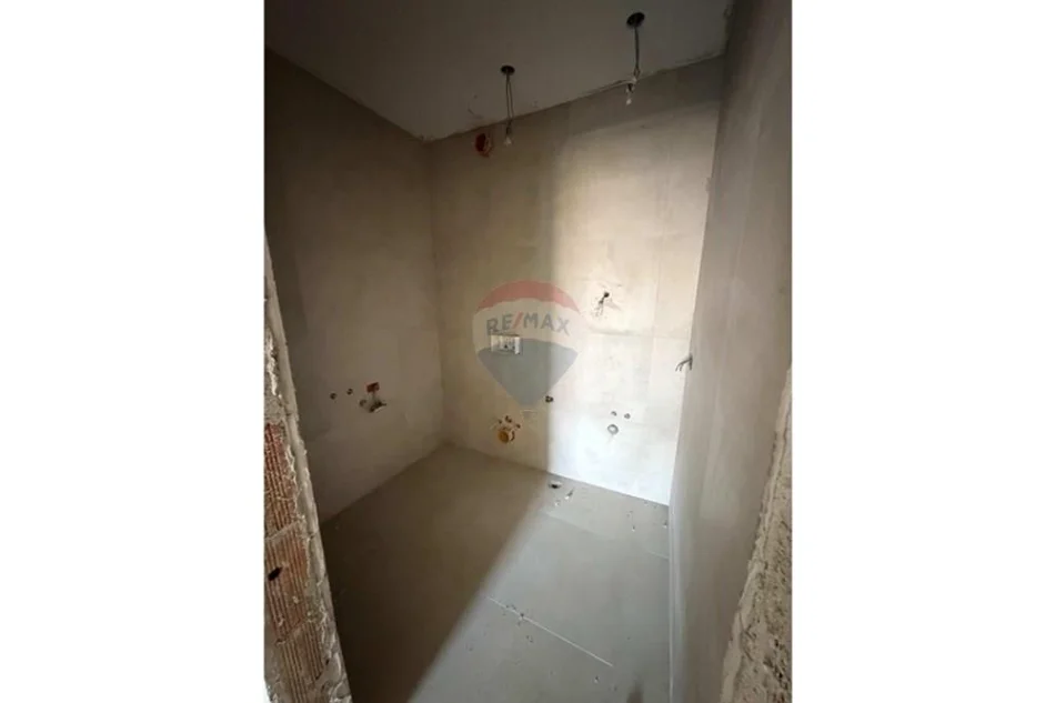 Tirane, shitet apartament 2+1+Ballkon , 104 m² 230.000 € 