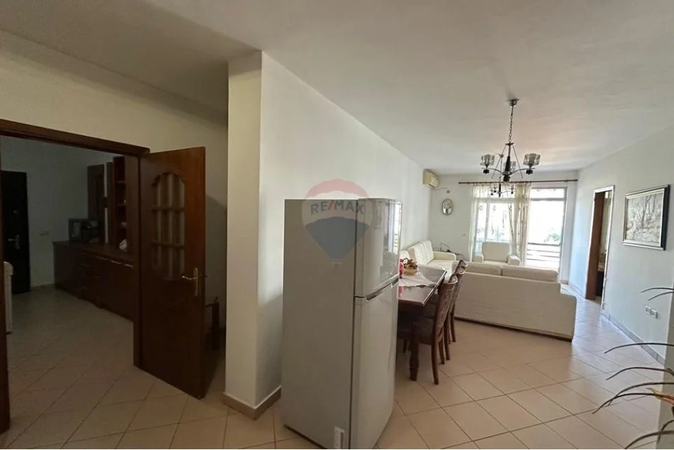 Tirane, shitet apartament 2+1+Ballkon , 100 m² 205.000 € 