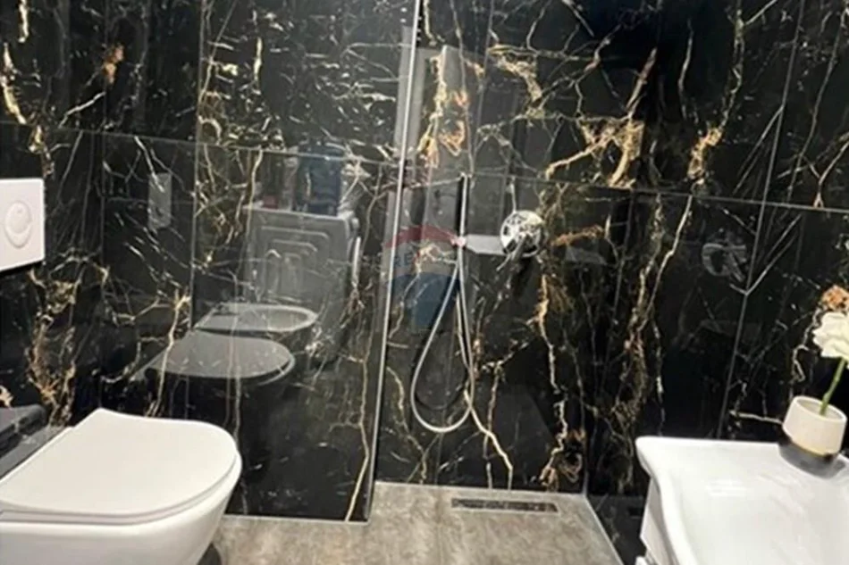 Tirane, shitet apartament , 125 m² 370.000 € 