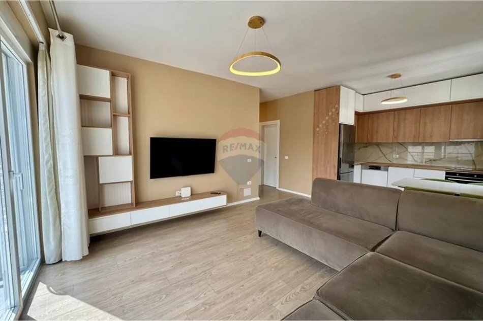 Tirane, shes 2+1+Ballkon , 105 m² 278.000 € (liqeni i thate)