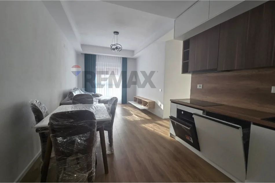 Tirane, jepet me qera apartament 2+1 , (Kompleksi Mangalem)