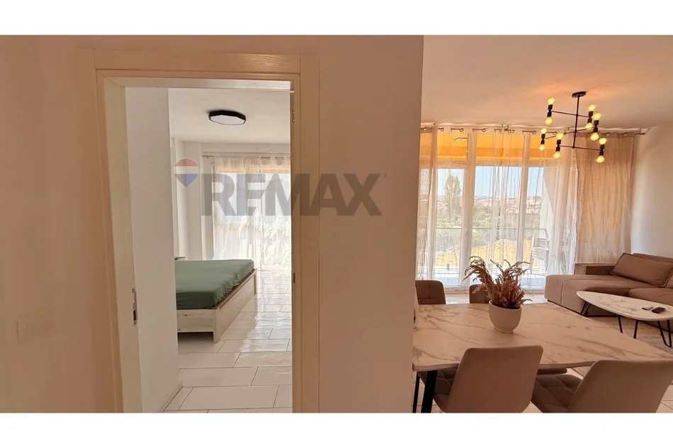Tirane, jepet me qera apartament 1+1 , (Bulevardi i Ri)