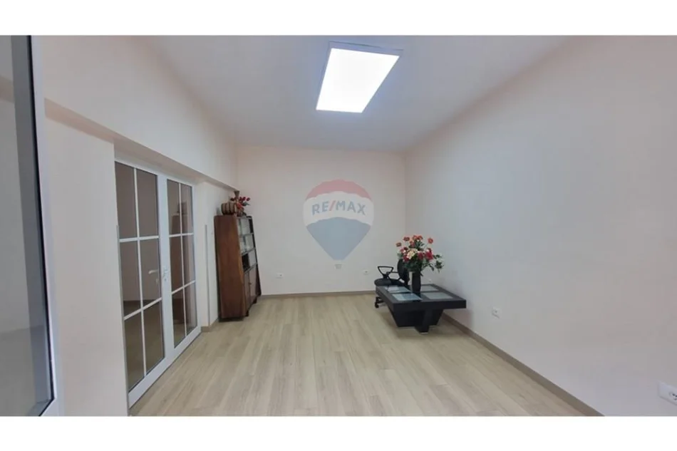Tirane, jap me qera apartament 1+1 Kati 2, 700 € 