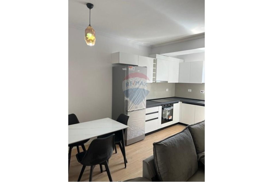 Tirane, jepet me qera apartament 2+1 Kati 2, 90 m² 950 € (Rruga Maliq Muco)