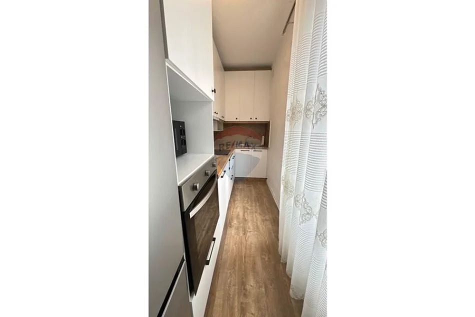 Tirane, jepet me qera apartament 2+1+Ballkon Kati 4, 79 m² 550 € (Xhamia Selite)