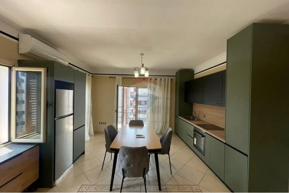 Tirane, jepet me qera apartament 2+1+Ballkon Kati 5, 101 m² 700 € (Rruga Frosina Plaku)