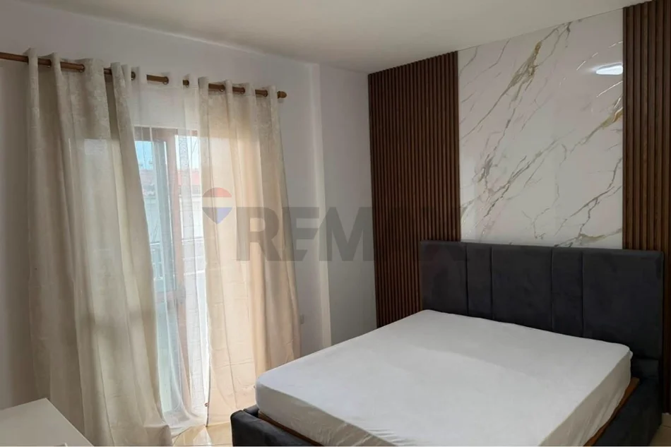 Tirane, jepet me qera apartament 2+1+Ballkon , 650 m² (Don Bosko)