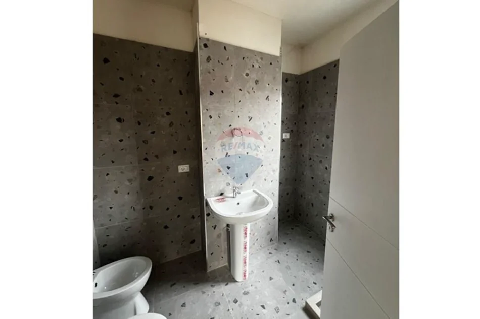 Tirane, shitet apartament , 116 m² 194.000 € 