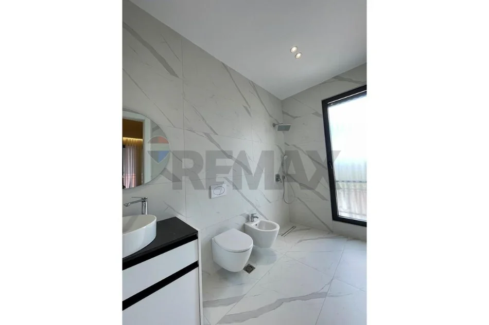 APARTAMENT 2+1 ME QIRA TE KOMPLEKSI DELIJORGJI!