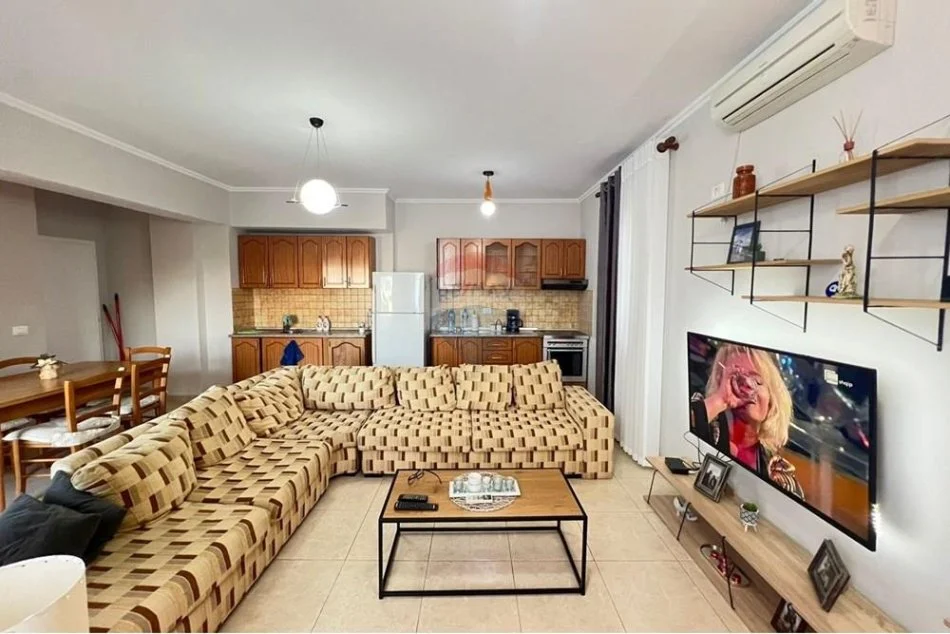 jepet me qera apartament 2+1+Ballkon   600€ (Kopshtit Zoologjik.)