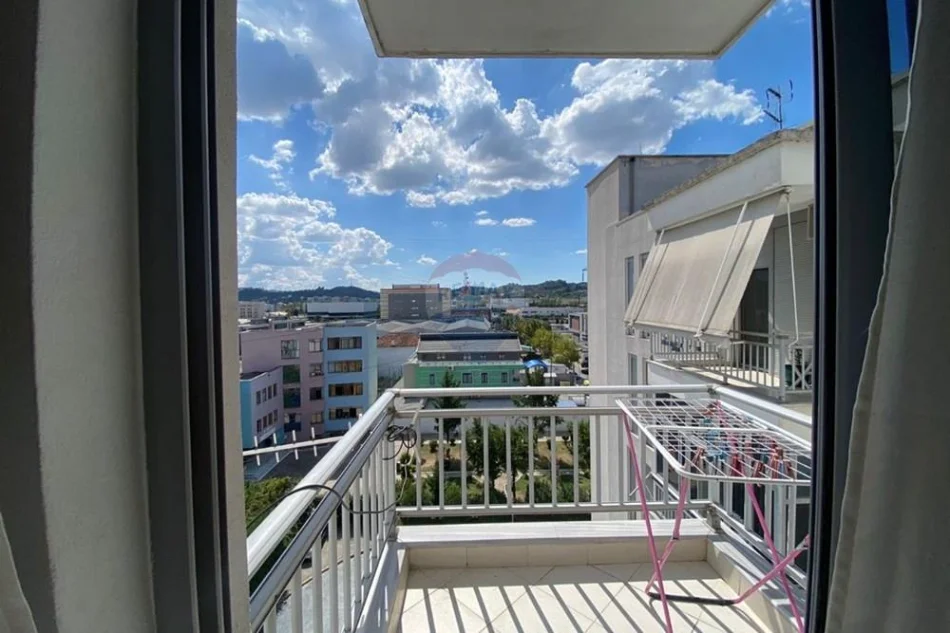 Tirane, jepet me qera apartament 1+1 , 60 m² 350 € (rruga prishtina)