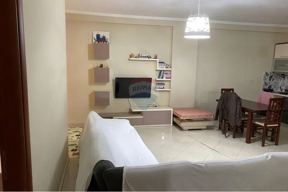 Tirane, jepet me qera apartament 2+1 Kati 4, 101 m² 350 € (Restorant Fresku)