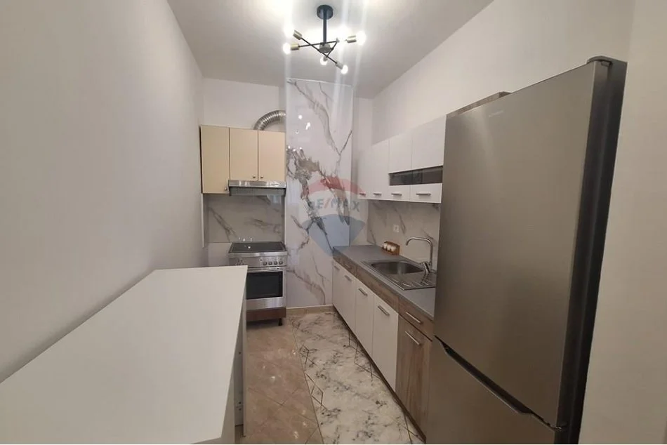 Tirane, jepet me qera apartament 1+1+Ballkon , 78 m² 500 € 