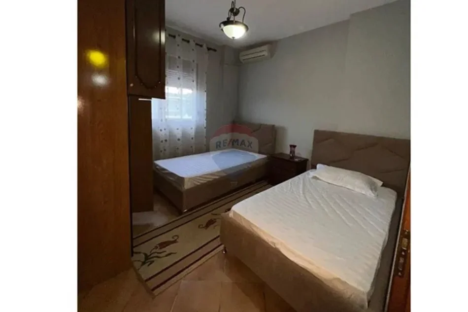 Tirane, jepet me qera apartament 3+1+Aneks+Ballkon Kati 2, 105 m² 750 € (Kika 1)