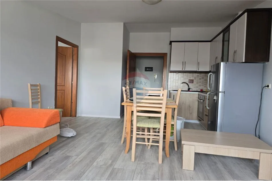 Vlore - Lungomare, shitet apartament 1+1 Kati 8, 50 m² 95.000 € (Lungomare, Vlorë)