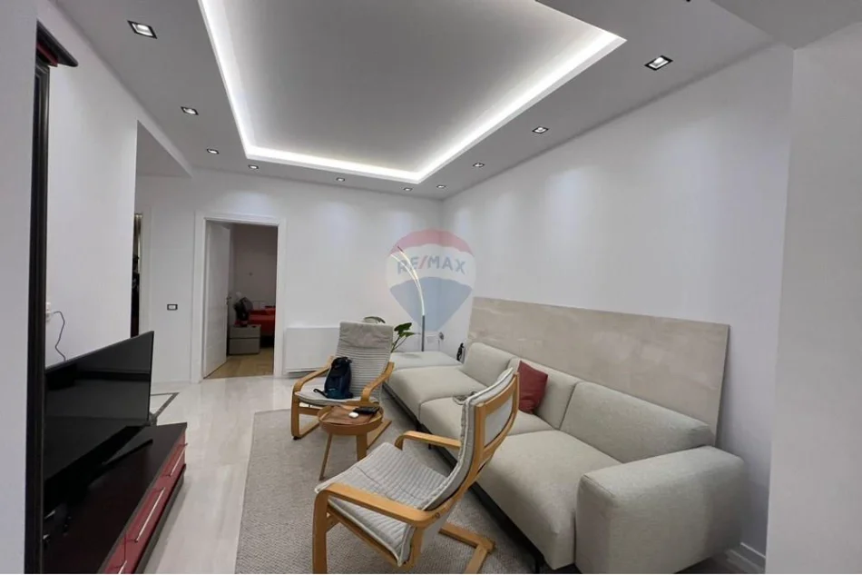 Tirane, jepet me qera apartament 2+1 Kati 4, 100 m² 800 € (tregu cam)