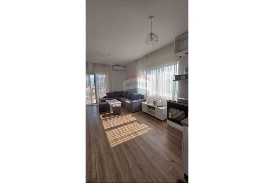 Tirane, jepet me qera apartament 2+1+Ballkon , 100 m² 700 € 