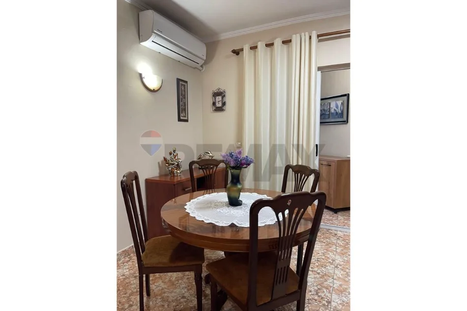 Tirane, jepet me qera apartament 2+1 Kati 3, 103 m² 