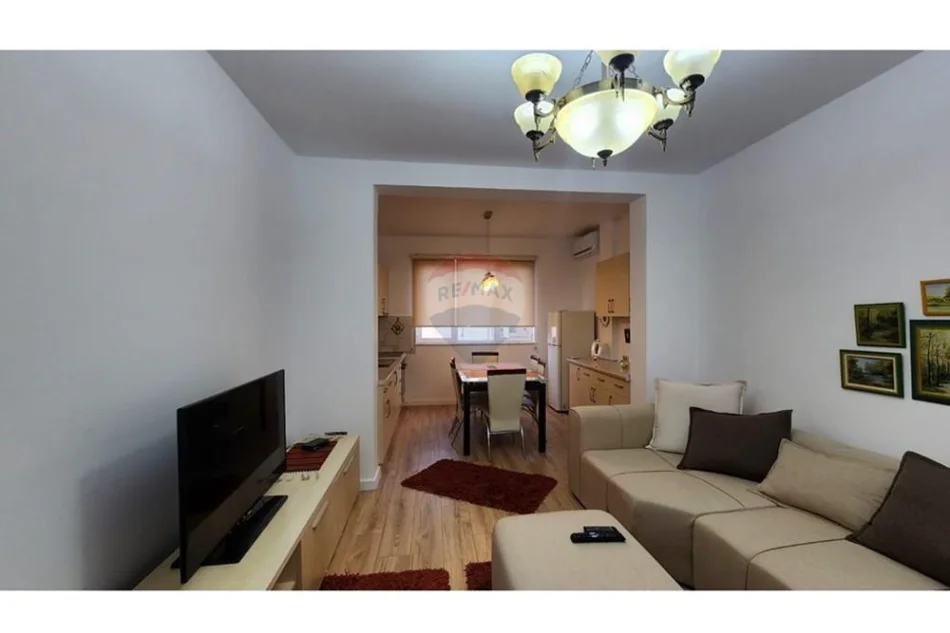 Tirane, jepet me qera apartament 2+1+Ballkon , 92 m² 630 € (Rruga e Durresit)