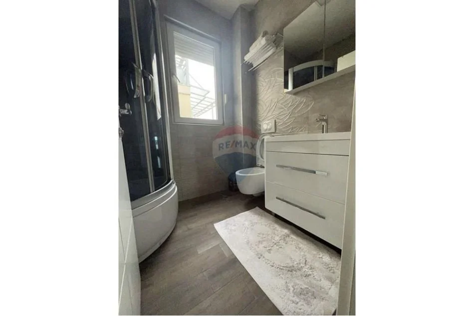 Tirane, jepet me qera apartament 1+1 , 94 m² 730 € 