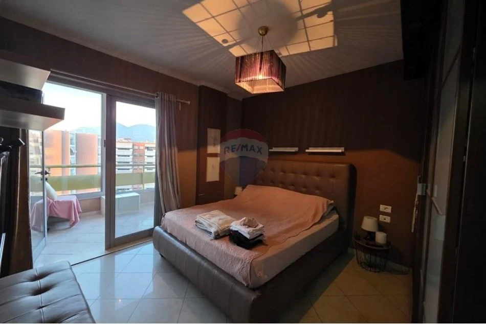 Tirane, jepet me qera apartament 2+1 Kati 8, 95 m² 1.000 € (Rruga e Kavajës,)