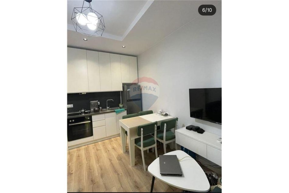 Tirane, jepet me qera apartament 1+1 Kati 1, 90 m² 430 € (Xhorxh washington)