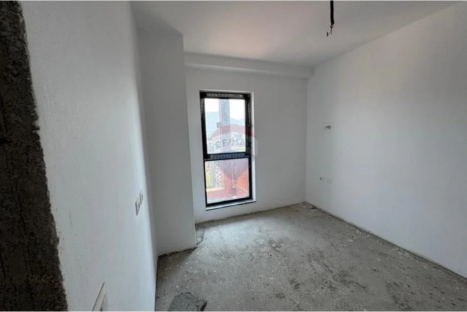 Tirane, jepet me qera zyre , 159 m² 1.500 € (Rruga e Kavajes)