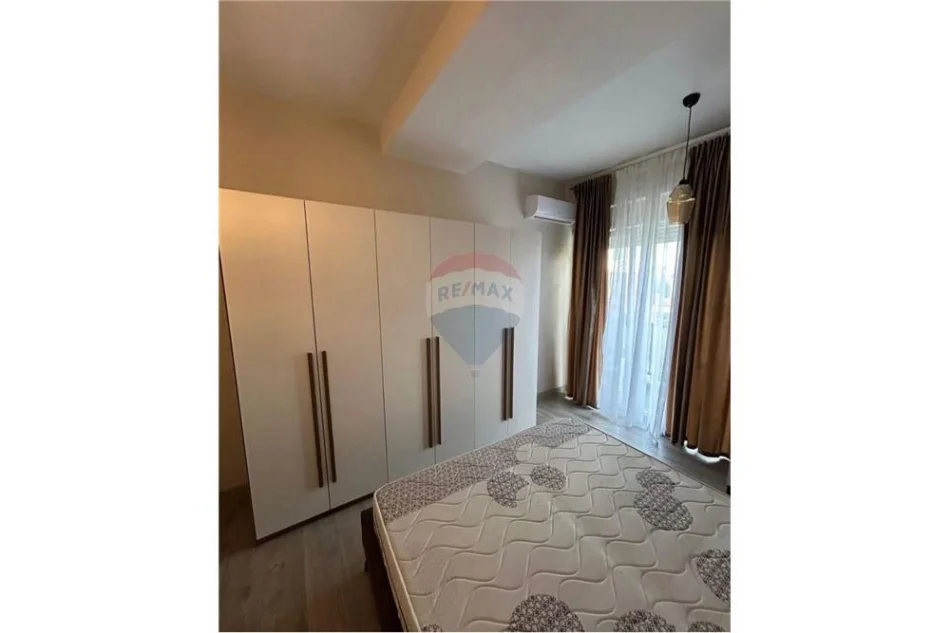 Shqiperi, jepet me qera apartament 1+1 , 85 m² 550 € (RRUGA SITKI CICO)
