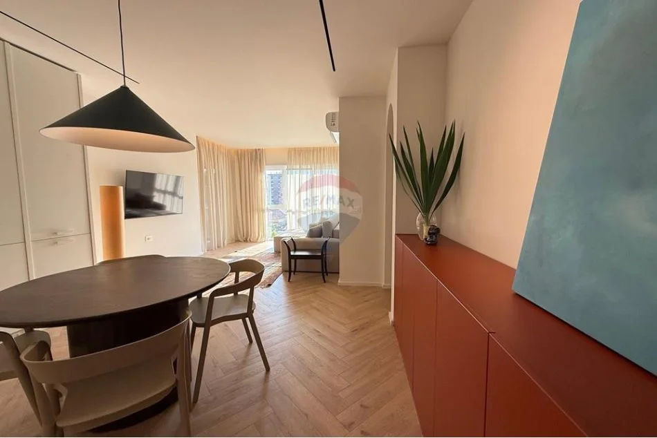 Tirane, jepet me qera apartament 2+1+Ballkon Kati 2, 95 m² 800 € (Rr.Qemal Stafa!)