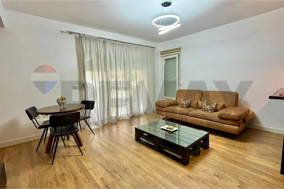 Tirane, jepet me qera apartament 1+1 , 600 € (Kodra e Diellit)