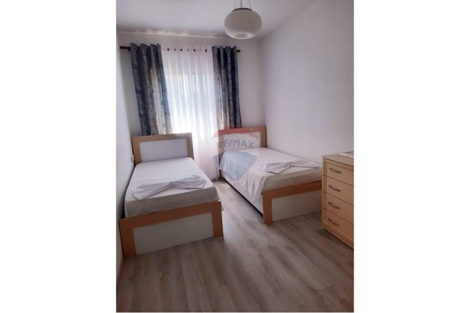 Tirane, jepet me qera apartament 2+1 , 109 m² 901 € 
