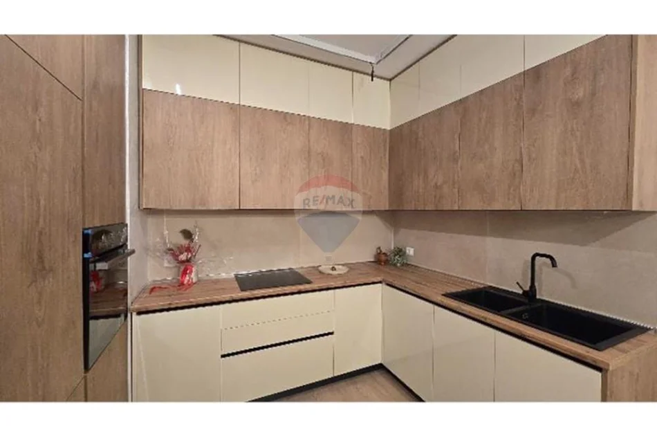 Tirane, jepet me qera apartament , 105 m² 1.500 € 