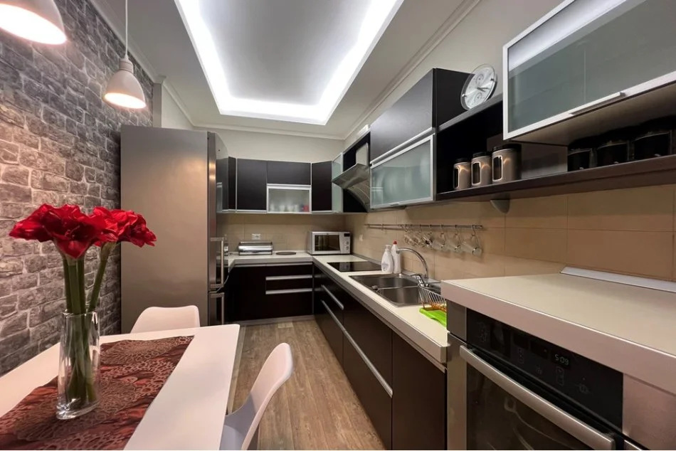 Tirane, jepet me qera apartament 2+1+Ballkon Kati 1, 100 m² 1.000 € (Mysylym Shyr)