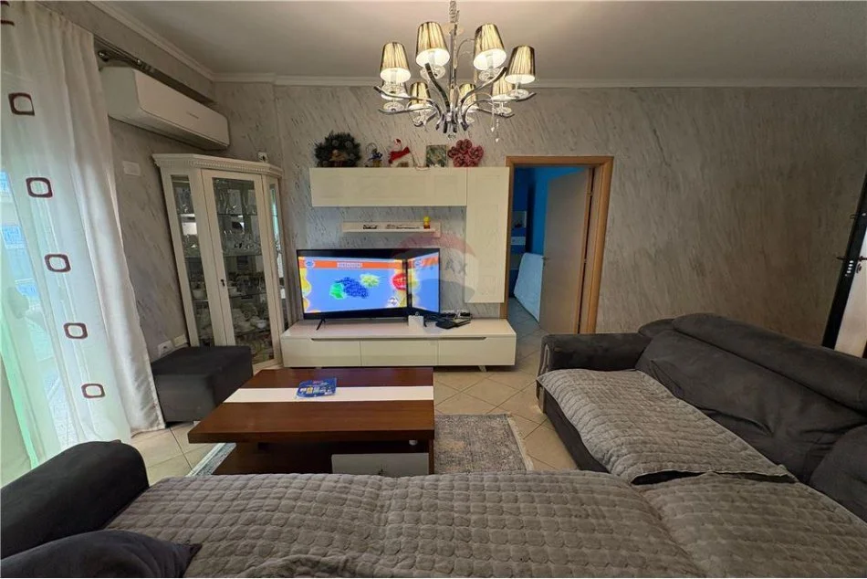 Vlore, shitet apartament 2+1 Kati 3, 102 m² 165.000 € (Rruga Hasan Kushta, Green Tower, Vlorë)