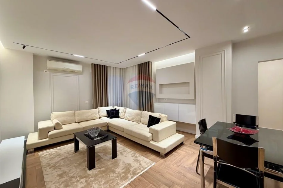 Tirane, jepet me qera apartament 2+1 Kati 5, 95 m² 945 € (Rruga Hoxha Tasim)