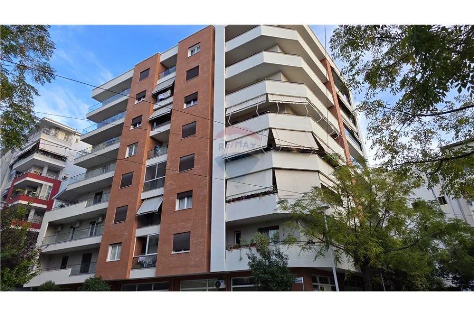 Vlore, shitet apartament duplex Dublex Kati 6, 237 m² 320.000 € (Rruga Jeronim Derada,Vlore)