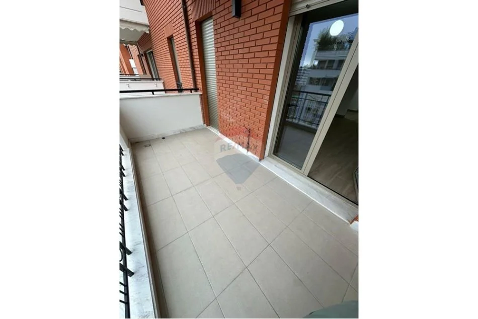 Tirane, jepet me qera apartament 2+1+Ballkon , 115 m² 800 € 