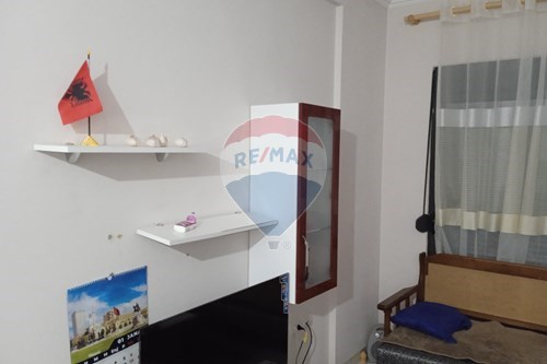 Tirane, jepet me qera apartament 1+1 , 65 m² 300 € (Astir)