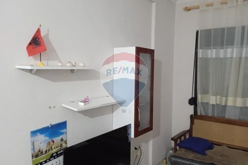 Tirane, jepet me qera apartament 1+1 , 65 m² 300 € (Astir)