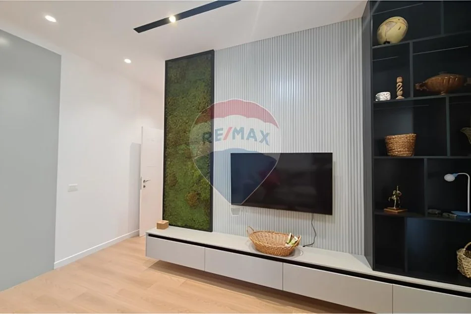 Tirane, jepet me qera 1+1 Kati 5, 65 m² 800 € (21 Dhjetori)