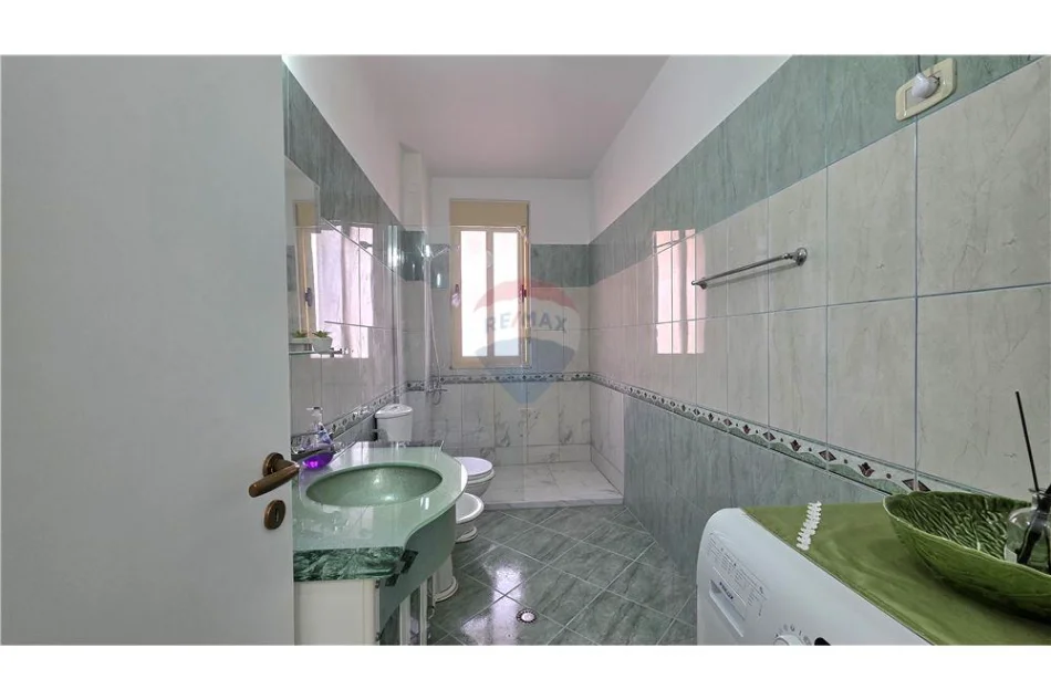 Vlore, shitet apartament 2+1+Ballkon Kati 8, 120 m² 186.000 € (Rruga e Cipajve, Vlore)