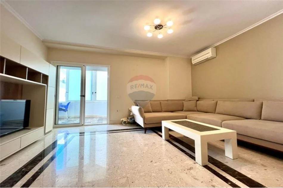 Vlore - Lungomare, jepet me qera 1+1 , 74 m² 450 € (Rruga Dhimitër Konomi, Lungo Mare, Vlorë)