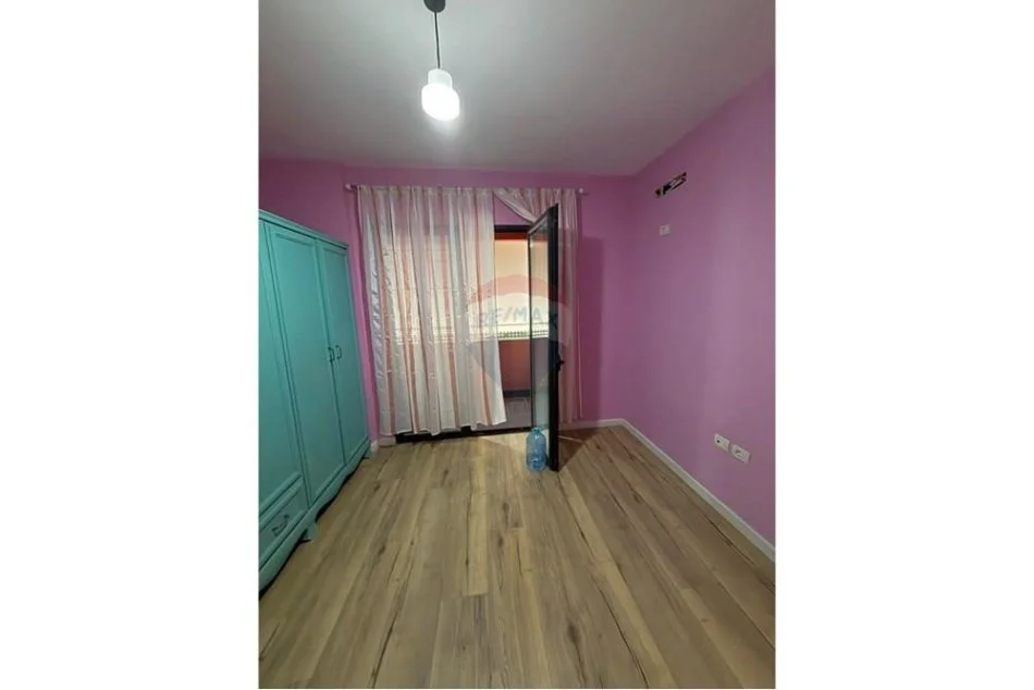 Tirane, jepet me qera apartament 2+1+Ballkon , 120 m² 550 € 
