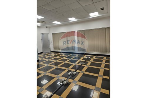 Shqiperi, jepet me qera vetem 1 dhome Kati 3, 106 m² 1.200 € (rruga e barrikadave)